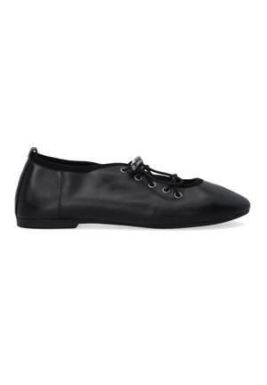 Schwarze Ballettflats aus Leder mit spitzem Zeh, ausgestattet mit einer Schnürung und Metallösen. Glatte Textur mit flachem Schuhboden.