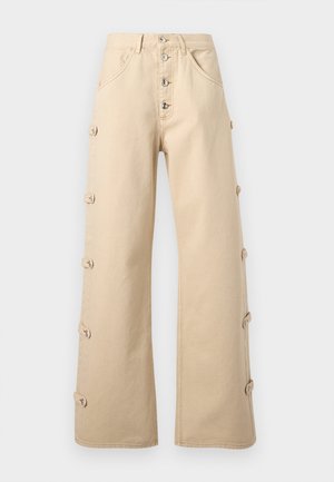 Beige wide-leg pants with high waist, button fly closure, side straps with buttons, and front curved pockets.