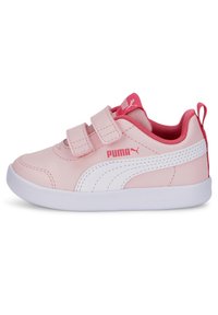 Puma COURTFLEX V2 - Zapatillas de entrenamiento - almond blossom/white