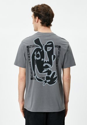 Koton - T-shirt z nadrukiem