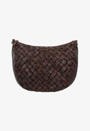 Ciemnobrązowa pleciona skórzana torebka z zaokrąglonym górnym brzegiem, zamknięciem na suwak oraz małą prostokątną metką marki na środku z przodu.