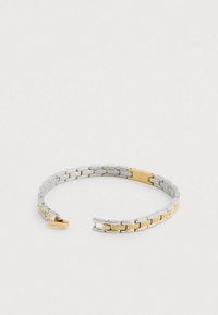 Metallist käevõru, millel vahelduvad läikivast hõbedast ja tekstureeritud kullast lingid, turvalise pandla ja graveeritud logoga detailiga.