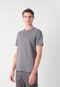 BOSS TALES - Paprasti marškinėliai - dark grey