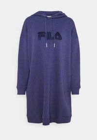 Lila huvtröjklänning med långa ärmar, med en stor svart logotyp och snörningar, tillverkad av ett mjukt, texturerat tyg.