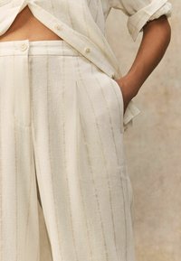 Next TALL FIT - WIDE STRIPED - Stoffhose - white