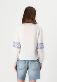 Thumbnail Image 4