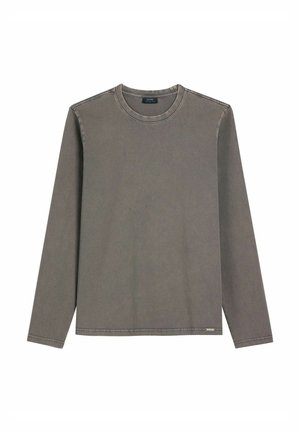 Koszulka z długim rękawem i okrągłym dekoltem, wykonana z matowej, szarej bawełny z subtelnymi detalami szwów oraz małą metką marki przy dolnym brzegu.