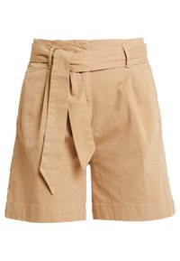 Beige katoenen shorts met een riem in de taille. Kenmerkt zich door een gladde textuur, brede pijpen en een zoom die boven de knie eindigt.