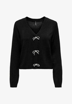 Melnā adītā džempera ar V veida kakla izgriezumu, garām piedurknēm un trim dekoratīvām sudraba lentu bantiņām kā aizdarām priekšā.