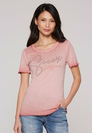 Soccx, SOCCX BASIC RIPPSHIRT MIT LOGO AUS SCHMUCKSTEINEN - Print T-shirt - beachy red