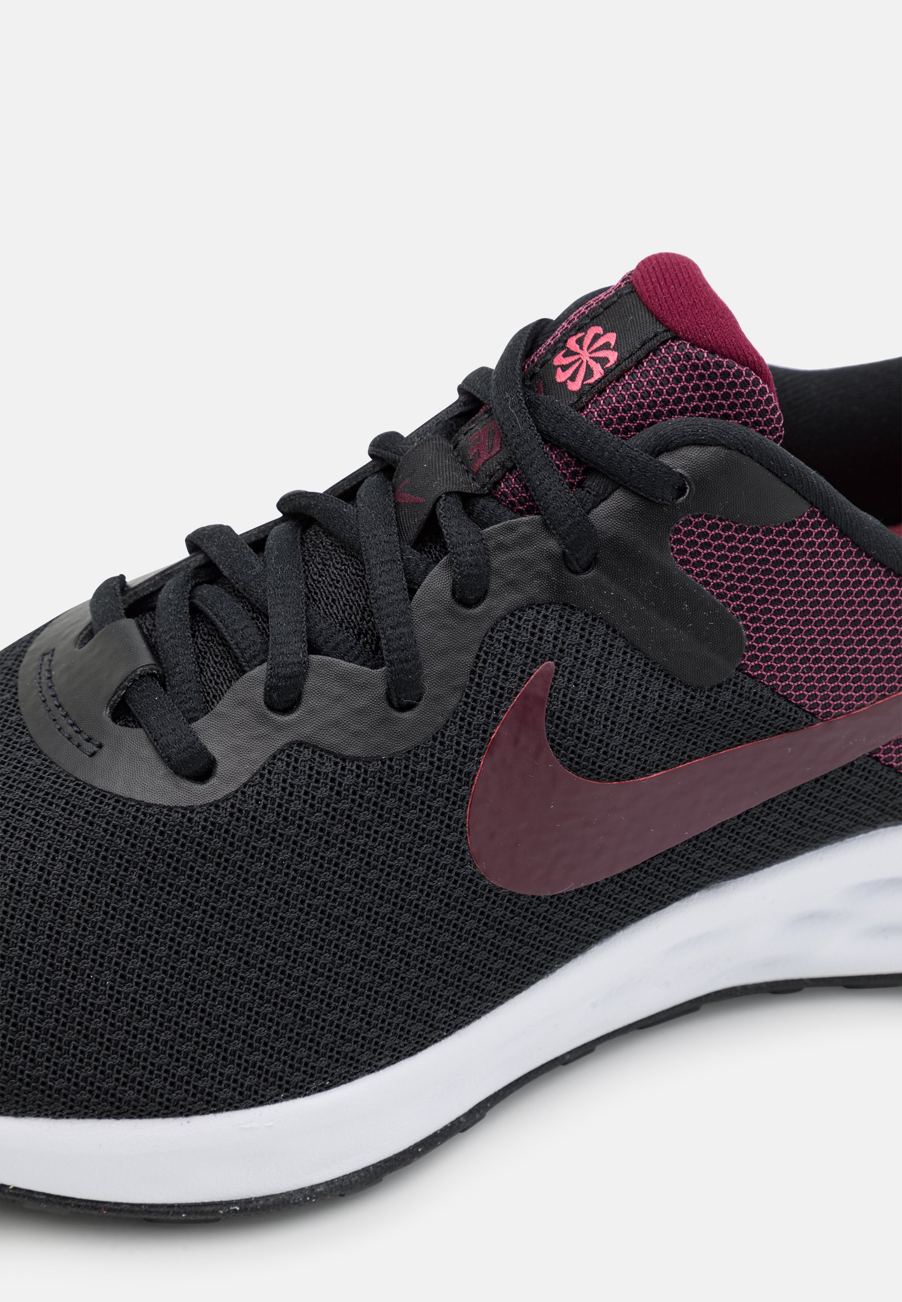 nike performance revolution