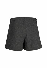 Temno sivi teksturirani krojeni šorti z zankami za pas in enim žepom na zadnji strani, prikazani na beli podlagi.