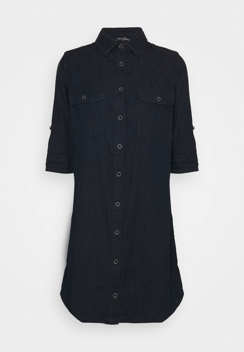 Ciemnoniebieska sukienka koszulowa z kołnierzykiem, krótkimi rękawami, dwiema przednimi kieszeniami i zapięciem na guziki. Charakteryzuje się zaokrąglonym dołem.