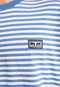 Obey Clothing ESTABLISHED WORKS EYES - Apdrukāts T-krekls - coronet blue