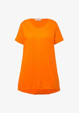 T-shirt arancione a maniche corte con scollatura rotonda e orlo posteriore allungato, caratterizzato da una texture liscia e un tessuto leggero.