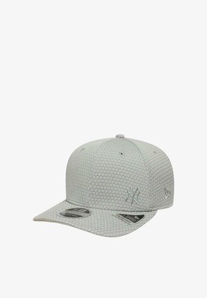 New Era, NEW YORK YANKEES FLAWLESS MESH 9SEVENTY CAP NEW ERA GRAU UNISEX - Cap - grau