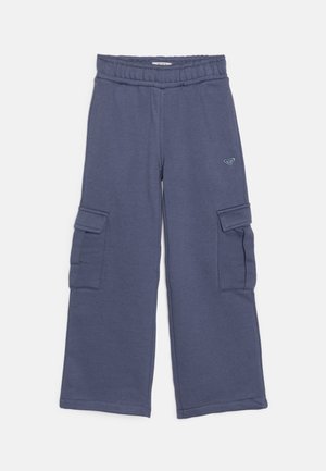 Pantalons cargo en tissu doux et bleu. Présentent une silhouette à jambes larges, une taille élastique et des poches latérales avec rabats.