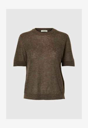 Pulover maro cu mâneci scurte, tricotat, cu guler rotund și textură moale, ușor transparentă, pe un fundal simplu.