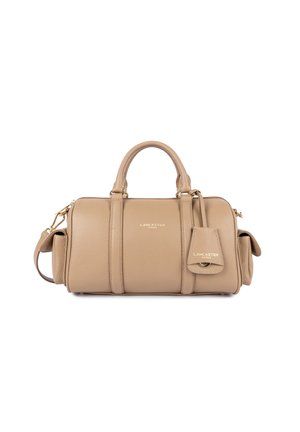Borsa a tracolla in pelle tan con superficie liscia, forma arrotondata, manici superiori doppi, accessori in oro e un'etichetta staccabile con il nome del marchio.