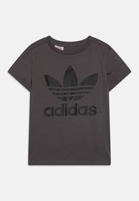 Neizvēlēts, grey five