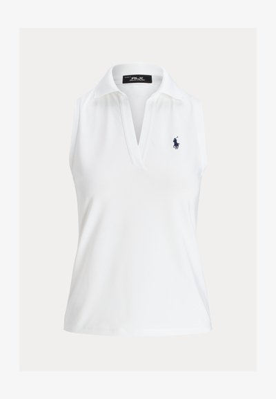 Λευκό αμάνικο πόλο τοπ με γιακά και βαθύ εμπρόσθιο άνοιγμα. Διαθέτει μικρό ναυτικό λογότυπο στο αριστερό στήθος. Ομαλή υφή υφάσματος.