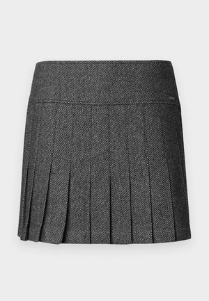 Falda gris plisada hecha de tela texturizada. Presenta una cinturilla alta y un sutil patrón de espiga en todo el material.