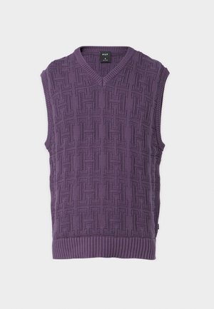 Lila gestrickte ärmellose Pulloverweste mit V-Ausschnitt und geometrischem Strukturmuster, geripptem Saum und Markenetikett innen am Kragen.