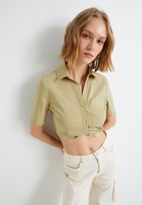 Koton SHORT SLEEVE CROP - Blusa - green