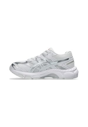 Scarpa da corsa atletica bianca e argento con parte superiore in mesh e suola ammortizzata, vista dal lato.
