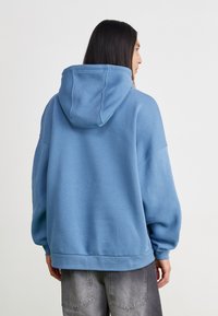 Nike Sportswear SPORTSWEAR CLUB - Ikdienas džemperis - aegean storm
