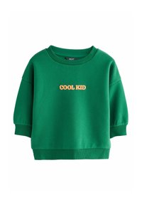 Vihreä huppari, joka on valmistettu pehmeästä kankaasta, siinä on pyöreä pääntie ja puffihihat. "COOL KID" on kirjailtu oranssilla etuosaan.