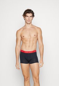Tommy Hilfiger SIGNATURE TRUNK 3 PACK - Calzoncillos - cerulean aqua/ant silver/fireworks