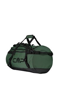 Grön duffelväska med svarta accenter, utrustad med flera remmar, dragkedjor och en framträdande "CMP"-logotyp på sidan. Tillverkad av slitstarkt material.