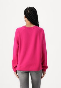 Marc O'Polo DENIM CREW NECK  - Ikdienas džemperis - vibrant pink