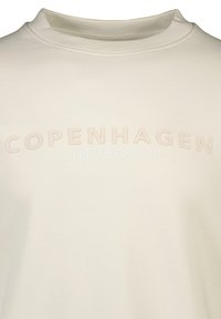 Krämfärgad sweatshirt med rund halsringning, med präglad text "COPENHAGEN" och "LINDBERGH" i kontrasterande nyanser. Slät tygkvalitet.
