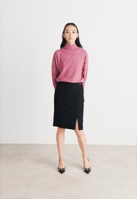 BOSS FAMINDI - Pulover - light pastel red