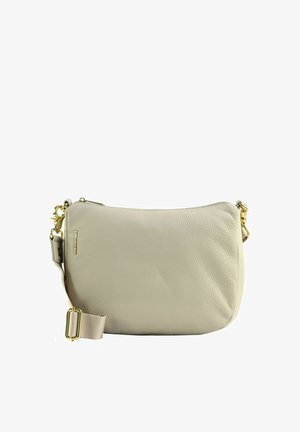 Sac à bandoulière en cuir beige clair avec ferrures dorées, bandoulière en tissu réglable et fermeture zippée.