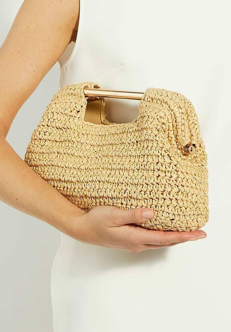 Woven straw handbag in beige with a rounded shape, featuring a gold-tone frame and a zippered closure. Smooth texture with ergonomic handles.