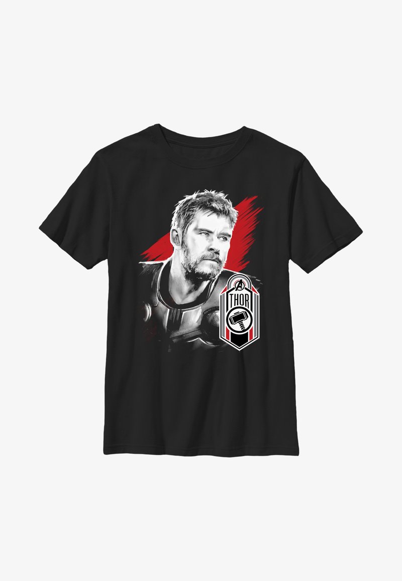 Černé tričko s stylizovanou grafikou muže s vousy a krátkými vlasy, doplněné červenými štětcovými tahy a logem Thora.