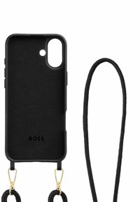 Juodas telefono dėklas su minkštu vidumi, turintis išpjovas kamerai ir mygtukams, bei nuimamą juodą pynimo dirželį su auksinės spalvos detalėmis.