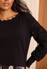 Love & Roses REGULAR FIT-FINE GAUGE STITCH DETAIL - Pulover - black