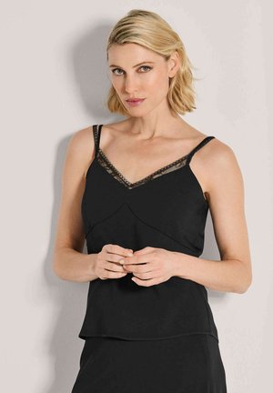 Zwarte camisole met verstelbare sp straps, voorzien van een kantafwerking langs de halslijn en een vloeiende, gelaagde ontwerpen. Zachte stoftextuur.