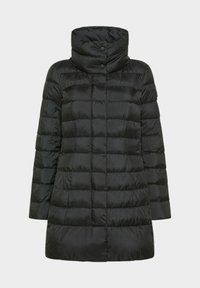 Czarna pikowana kurtka puchowa z wysokim kołnierzem, charakteryzująca się pikowanym wzorem, gładką fakturą i wytrzymałą tkaniną. Guziki przy szyi pozwalają na zapięcie.