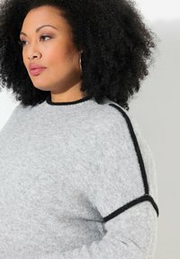 Ulla Popken CONTRAST SEAM LONG SLEEVE TURTLENECK - Maglione - light gray melange