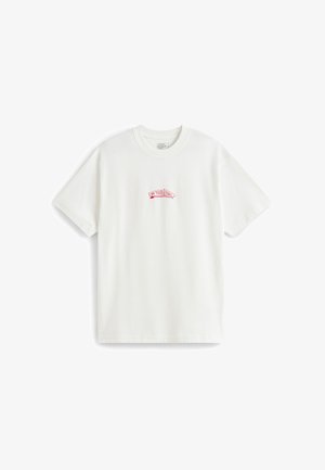 Hvid kortærmet T-shirt med rund hals, der har et lille rødt "Off The Wall" logo centreret på brystet.