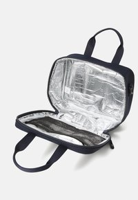 Sac à lunch isotherme bleu marine avec fermeture éclair, doté d'un intérieur réfléchissant argenté et d'une poche en maille pour l'organisation. Deux poignées de transport.