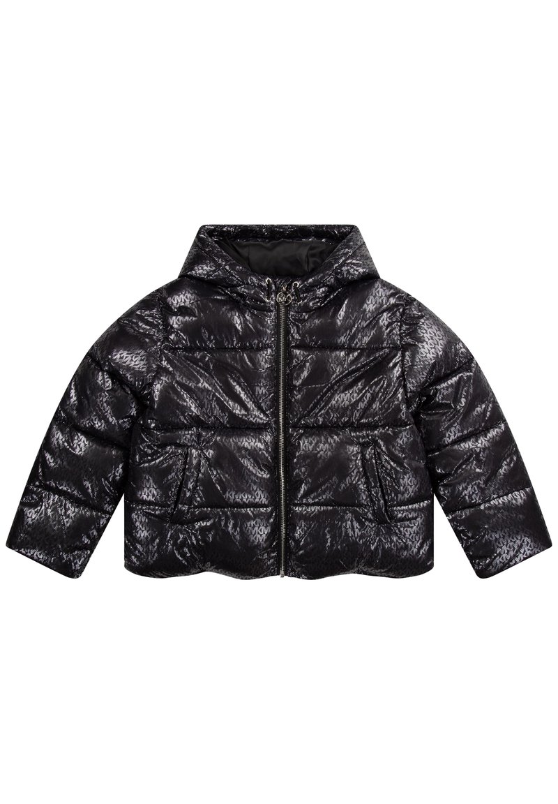 Černá bunda s prošíváním s lesklým, texturovaným povrchem. Má zip vpředu, kapuci a dvě přední kapsy. Boxy střih s krátkými rukávy.