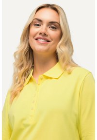 Ulla Popken MANCHES COURTES - Polotričko - lemon yellow