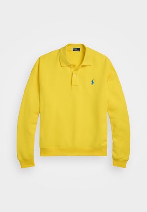 Polo jaune à manches longues avec col, deux boutons, poignets côtelés et un petit logo brodé bleu sur le côté gauche de la poitrine.