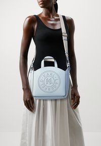 KARL LAGERFELD CIRCLE TOTE PERFORATED - Borsa a mano - arctic blue